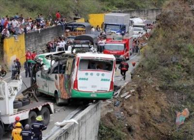 واژگونی اتوبوس در کلمبیا 20 کشته بر جای گذاشت