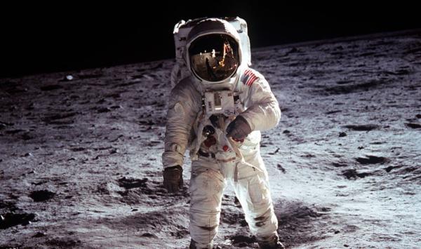 چرا انسان از سفر به ماه باز ایستاد؟